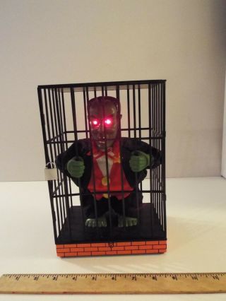 Halloween Motion Activated Sensor Green Dracula Vampire In Cage - Talks - Eyes Glow