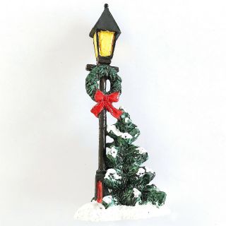 Christmas Village Lamp Post With Tree Wreath Red Bow 6 Inches Tall Vintage