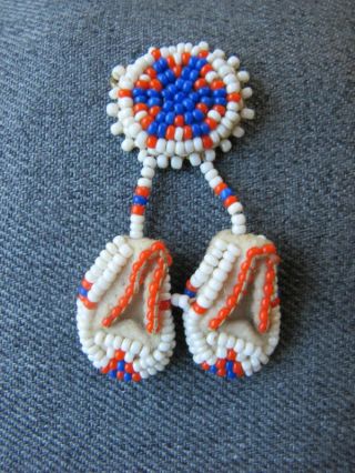 Vintage native american beaded moccasins dangle pin 2