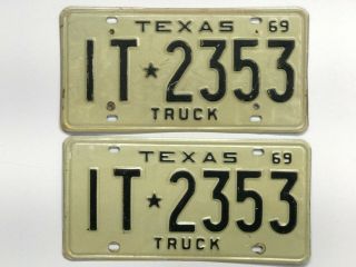Texas Truck License Plates Pair,  1969 It - 2353