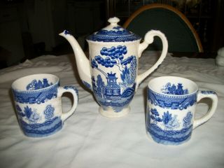 Vintage Blue Willow Teapot with Cups - Made in Japan 2