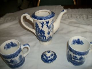 Vintage Blue Willow Teapot with Cups - Made in Japan 5