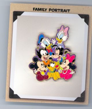 Disney Family Portrait Baby Mickey Minnie Pluto Donald Daisy Pete Babies Le Pin