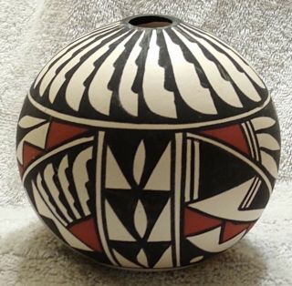 Beautifully Done Vintage Acoma Pottery Seed Jar Signed Diedra Antonio