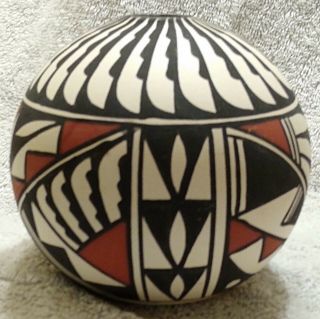 Beautifully Done Vintage Acoma Pottery Seed Jar Signed Diedra Antonio 4