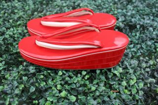Vintage Mid Century Japanese Zori Sandals Red And White Lacquered Shiny