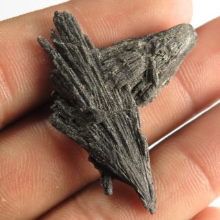Fancy Rough Mineral 30.  60 Cts 100 Natural Black Kyanite Gemstone 37x30 Mm