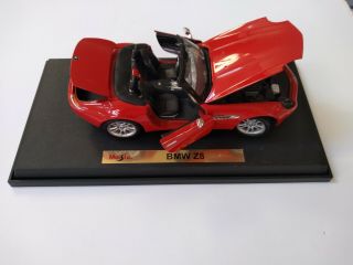 Maisto 1:18 BMW Z8 Red Convertible Diecast Model 3