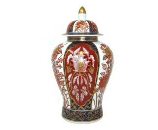 Vtg Cobalt Blue Iron Red Porcelain Imari Ginger Jar Vase Urn With Lid Gold Trim