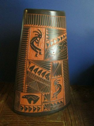 Vintage/antique Navajo (?) Native American Indian Art Pottery Vase Pot - Signed