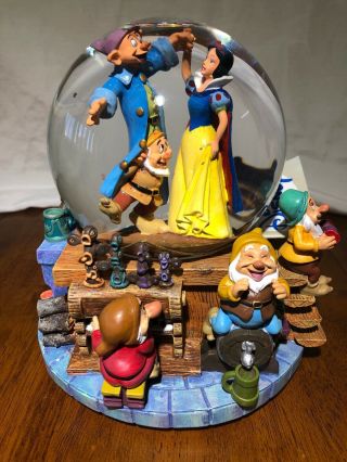 Walt Disney Snow White & The Seven Musical Snowglobe
