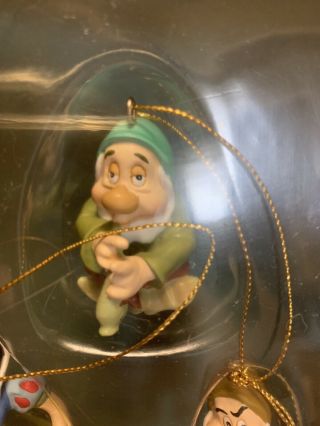 DISNEY Snow White & The 7 Dwarfs Storybook 8 Christmas Ornament Set w/ Case 5