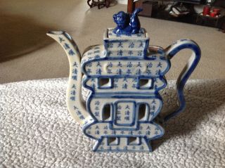 Vtg Porcelain Asian Blue & White Chinese Tea Pot Foo Lion Lid