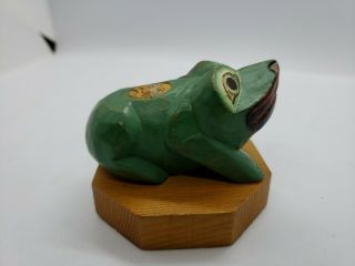 Vintage Signed Native American Wood Carving Of A Frog Toad On Base Northwestern