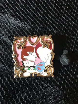 Disney Trading Pin Snow White and The Prince The Kiss Gold Tone Framed Pin Frame 2