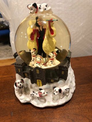 Disney 101 Dalmatians Cruella De Vil Snowglobe Music Box Water Globe