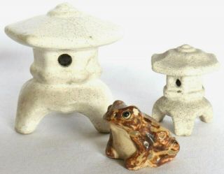 Japan Bonsai Miniature Ceramic Two Garden Lantern Pagoda One Frog Ornament Vtg
