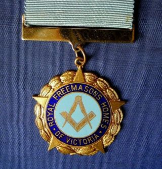 ROYAL FREEMASONS HOMES OF VICTORIA LIFE GOVERNOR MEDAL: TO; R C HORE 1970. 3