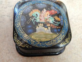 Vtg Russian Lacquer Paper Mache Hand Painted Trinket Box,  Signed