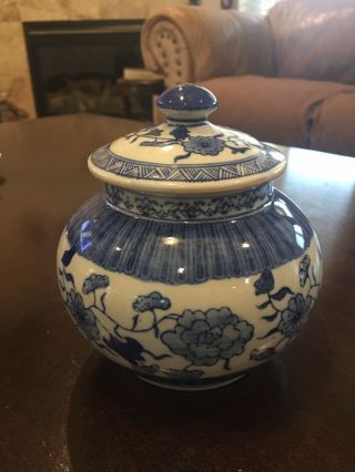 Antique / Vintage Chinese Blue White Porcelain Urn Vase / Ginger Jar With Lid