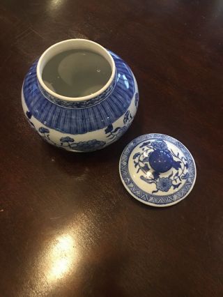 Antique / Vintage Chinese Blue White Porcelain Urn Vase / Ginger Jar With Lid 3