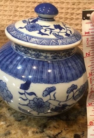Antique / Vintage Chinese Blue White Porcelain Urn Vase / Ginger Jar With Lid 5