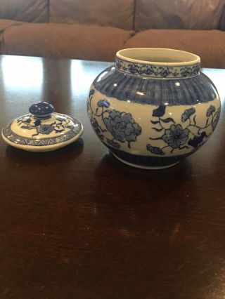 Antique / Vintage Chinese Blue White Porcelain Urn Vase / Ginger Jar With Lid 6