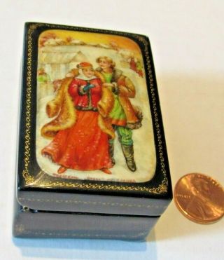 Vintage Russian Hand Painted Lacquer Small Hinged Box Couple In Snow Signed