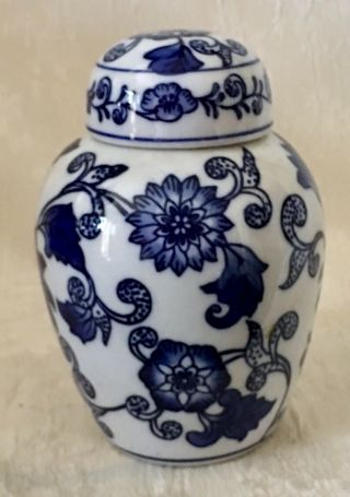 Vintage Ginger Jar Vase With Lid Blue And White Porcelain