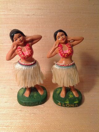2 Vintage Hawaiian Dancing Hula Girl Bobble Dolls 5.  5”.  With Magnets,  Twins
