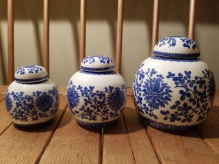 Set Of 3 Blue And White Porcelain Ginger Jars W/ Lids - S,  M,  Lg Size