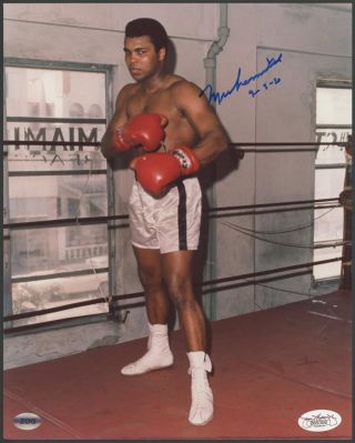 Muhammad Ali Signed 8x10 Photo - Jsa Certified (full Loa) Autograph
