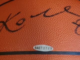 Kobe Bryant 8 auto UDA Basketball 2002 Upper Deck Authenticated Lakers LA 3