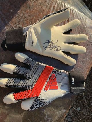 Seattle Sounders Stefan Frei (match worn) Goal Keeper Gloves with Autograph 4