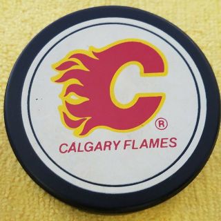 Calgary Flames Vintage Old Style Nhl Hockey Official Game Puck Ziegler