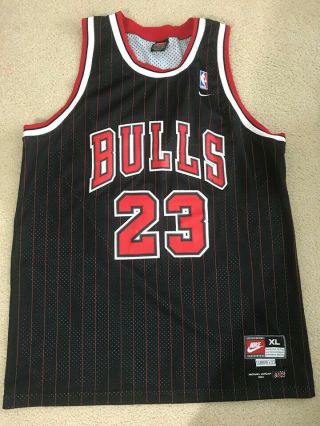 Nike Michael Jordan Chicago Bulls Pinstripe 23 Swingman Jersey Xl