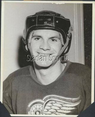 Charlie Burns - Detroit Red Wings Press Photo 1958 Nhl Hockey Pic