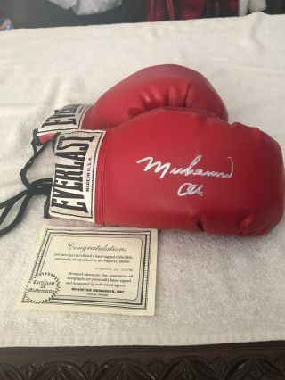 Muhammad Ali Signed Everlast Boxing Gloves Mounted Memories