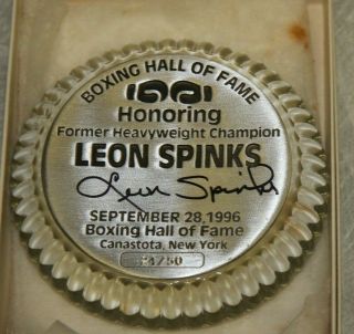 Boxing Hall Of Fame Paperweight Signed/autographed Leon Spinks Heavyweight Champ
