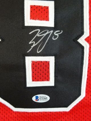 ZACH LAVINE SIGNED AUTO CHICAGO BULLS RED JERSEY BECKETT AUTOGRAPHED 2