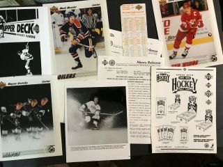 1991 - 92 Upper Deck Hockey Card Press Kit W/ Gretzky Messier Yzerman Hull Photos