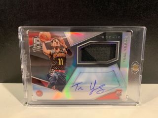 2018 - 19 Panini Spectra Trae Young On Card Rpa 132/299