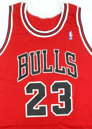 MICHAEL JORDAN 1992 - 1993 CHICAGO BULLS GAME RED ROAD JERSEY MEARS A5 6