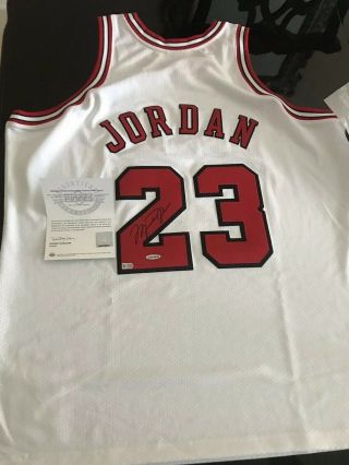 Michael Jordan Bulls Signed 1997 - 98 Mitchell & Ness White Jersey - Upper Deck