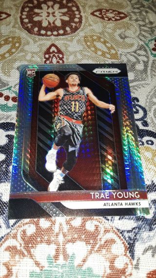 2018 - 19 Panini Prizm Silver 78 Trae Young Hawks RC Rookie 2