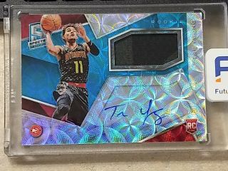Trae Young 2018 - 19 Spectra Blue Rc Auto 2 Color Patch 28/99 Hawks