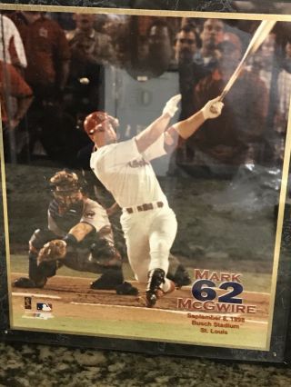 MARK McGWIRE 62nd HOME RUN PLAQUE LIMITED EDITION /6200 BASEBALL,  ROOKIE CARD 2