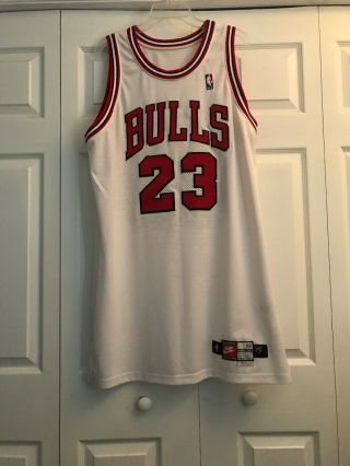 Michael Jordan Game Worn 97 - 98 Bulls Home Jersey 2