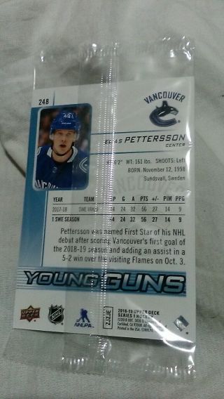 18 - 19 UD Series 1 Young Guns 248 Elias Pettersson oversized 2