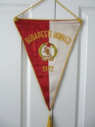 Embroidered Football Match Pennant Honved Budapest - Wimpel,  Gagliardetto